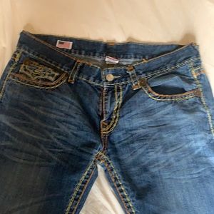 True religion size 34x30. Left pocket button missing shown in pictures